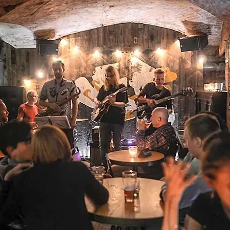 Ξενοδοχείο με διαμερίσματα Fama Old Town